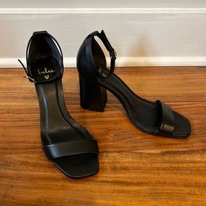 Black Lulu’s heels